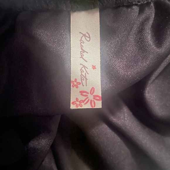 Rachel kate off the shoulder neck line.Sexy Light weight chiffon black sold🛑 - Picture 6 of 10